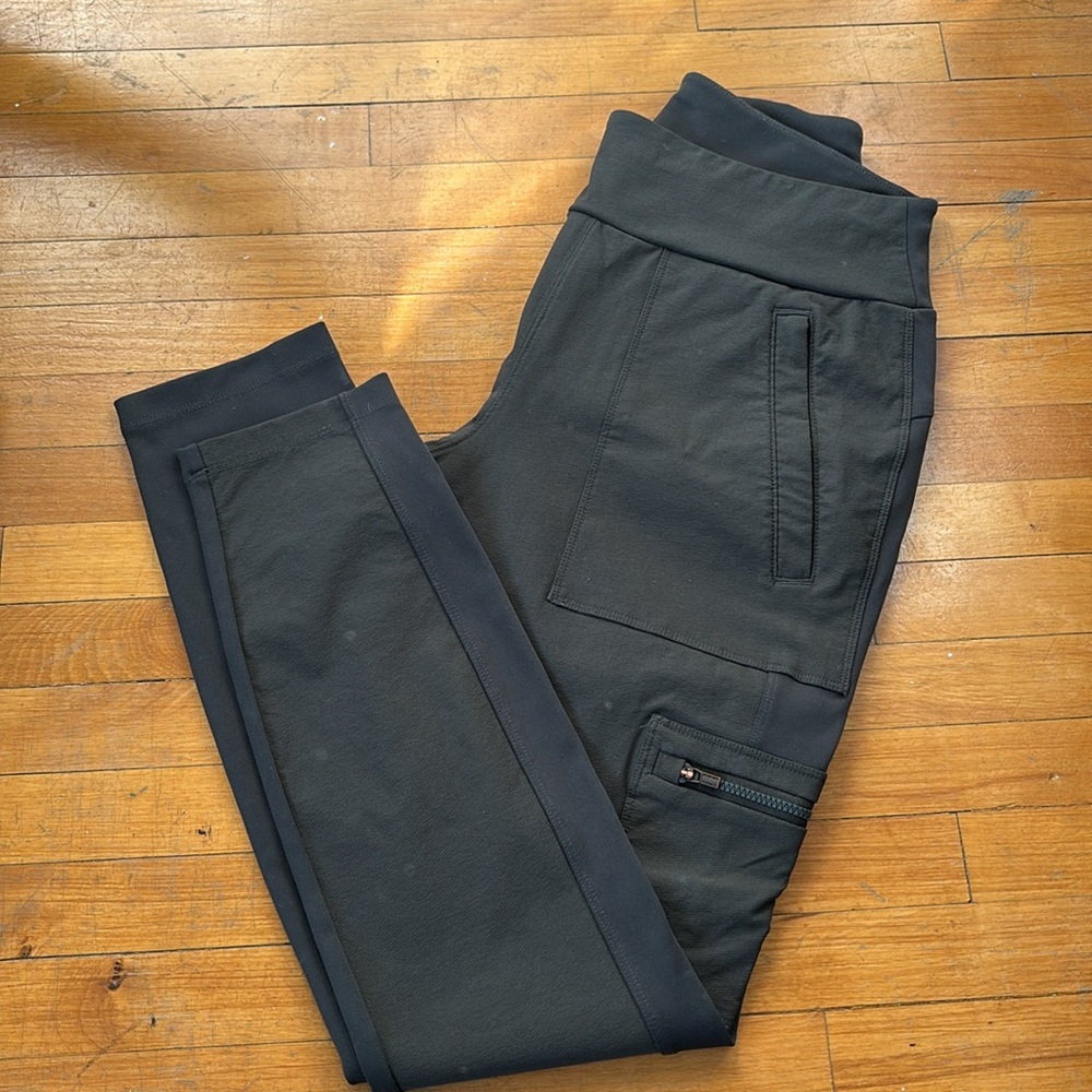 Athleta Headlands Hybrid Cargo “Tights”